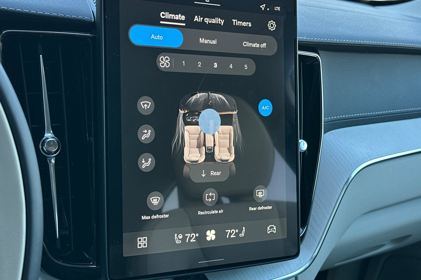 New 2026 Volvo XC60 B5 Ultra w/ Protection Package Premier image 24