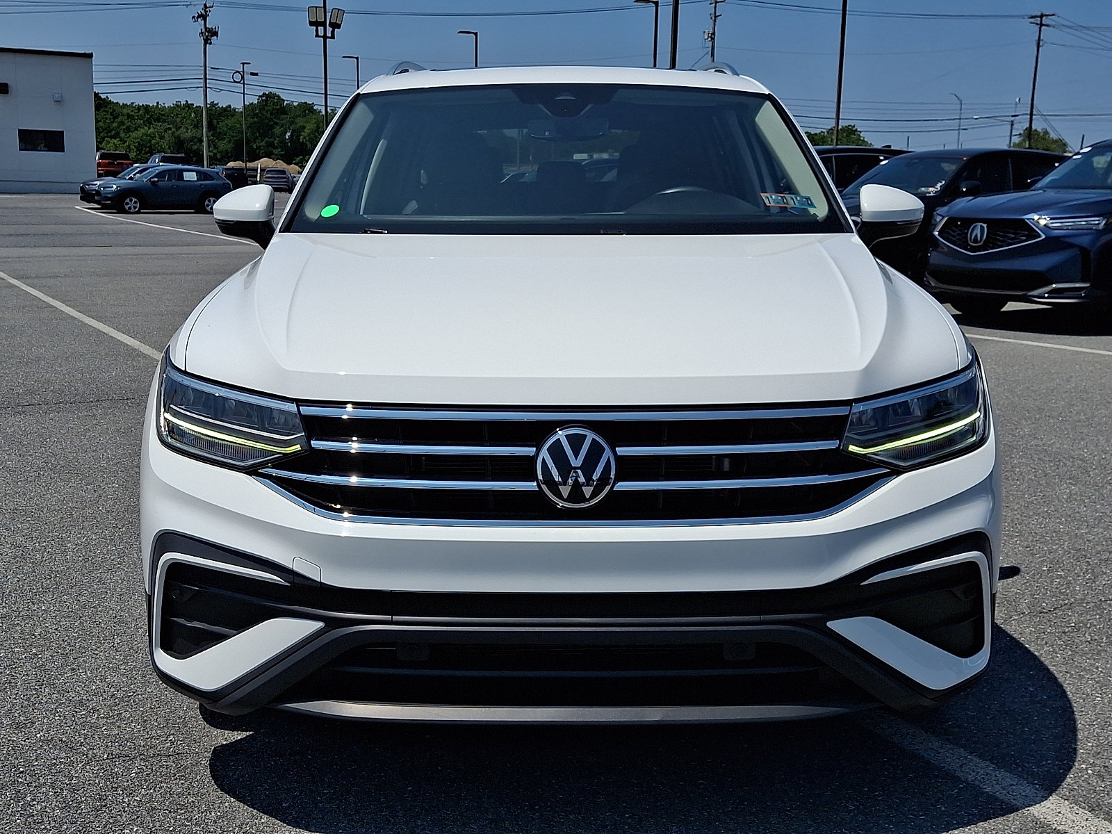Used 2022 Volkswagen Tiguan SE AWD/4WD image 2
