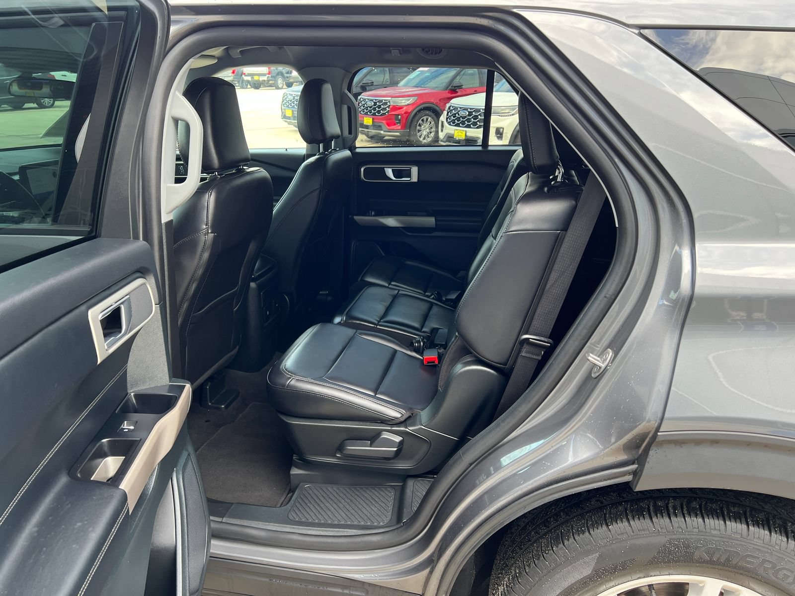 Used 2023 Ford Explorer XLT w/ Equipment Group 202A RWD image 12