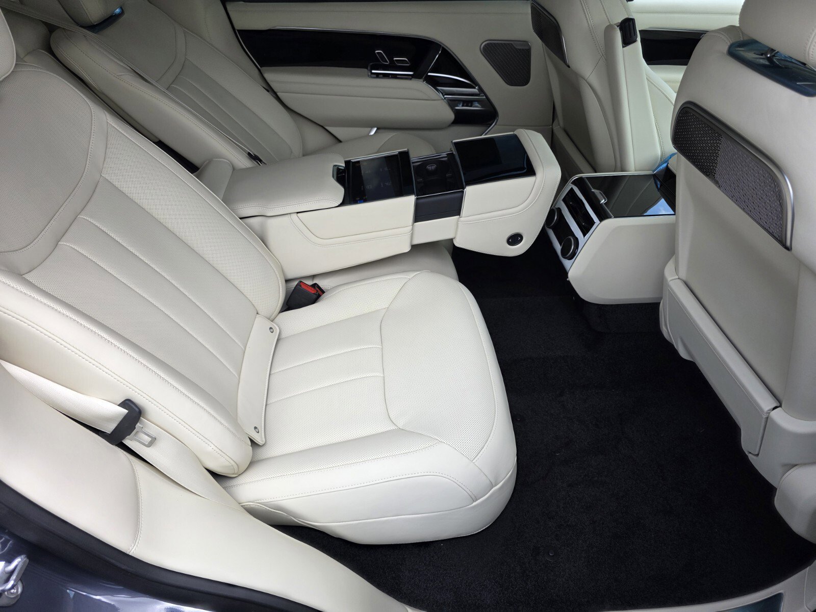 New 2026 Land Rover Range Rover Long Wheelbase Autobiography AWD/4WD image 5