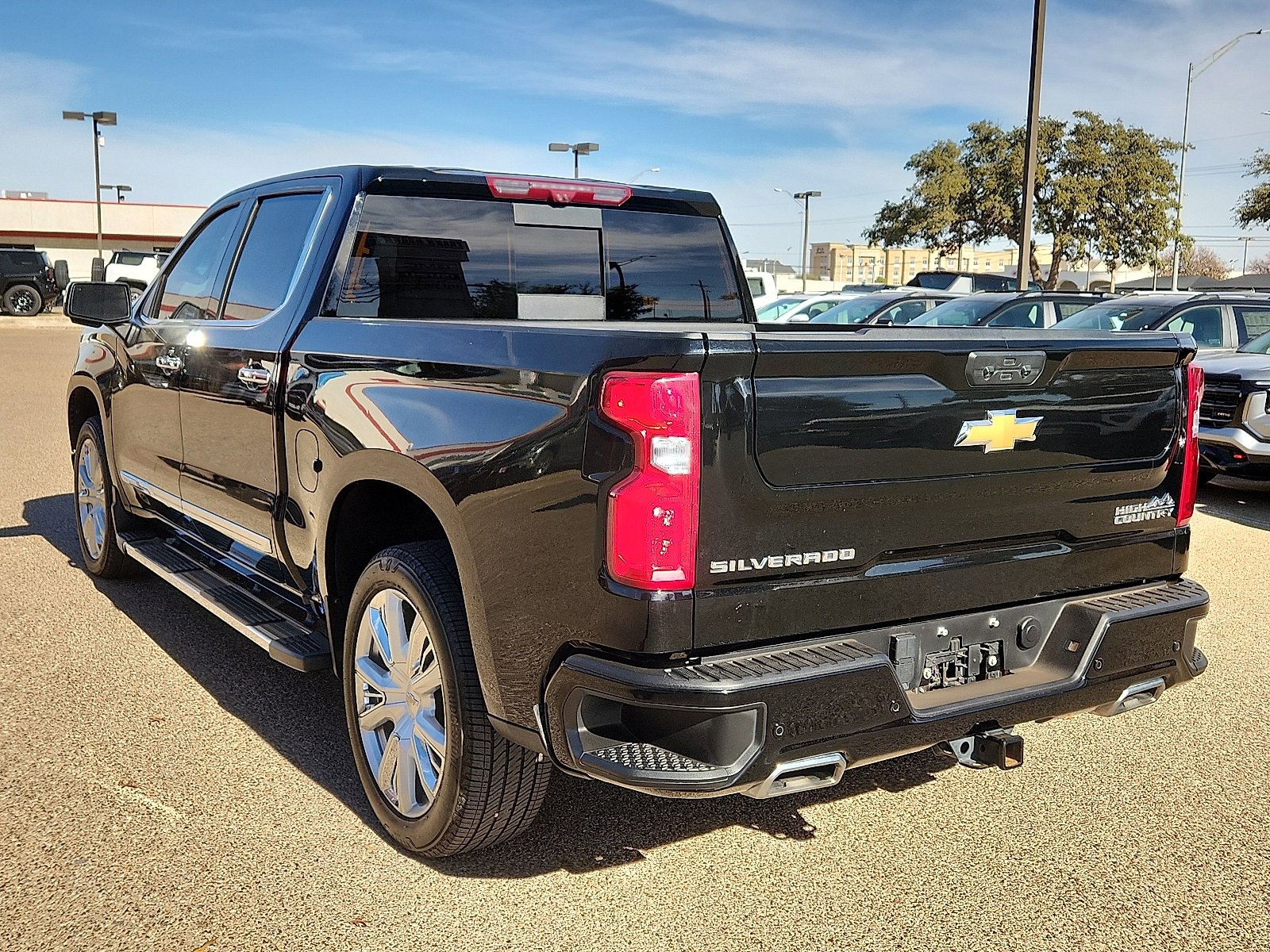 Used 2024 Chevrolet Silverado 1500 High Country w/ High Country Premium Package image 3