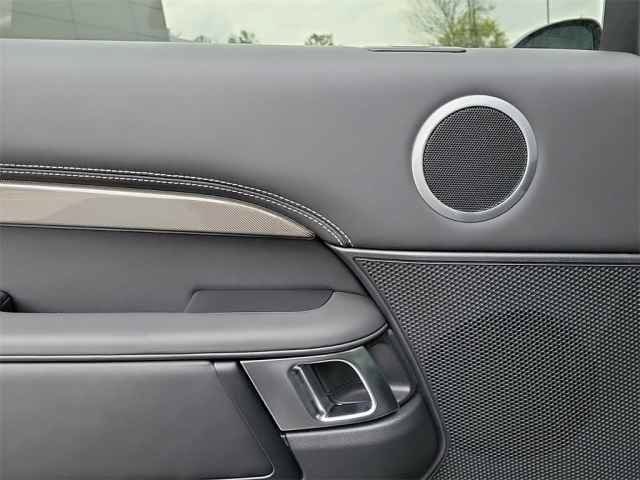New 2024 Land Rover Discovery Metropolitan Edition AWD/4WD image 15