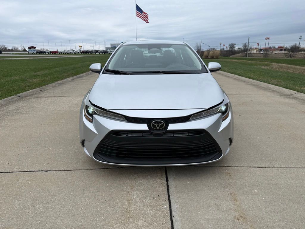 Used 2025 Toyota Corolla LE FWD image 10