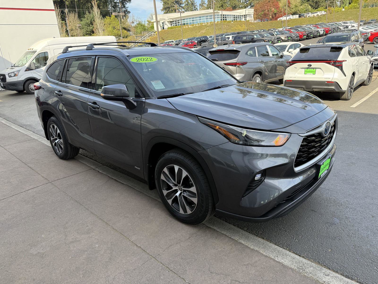 Used 2022 Toyota Highlander XLE AWD/4WD image 7
