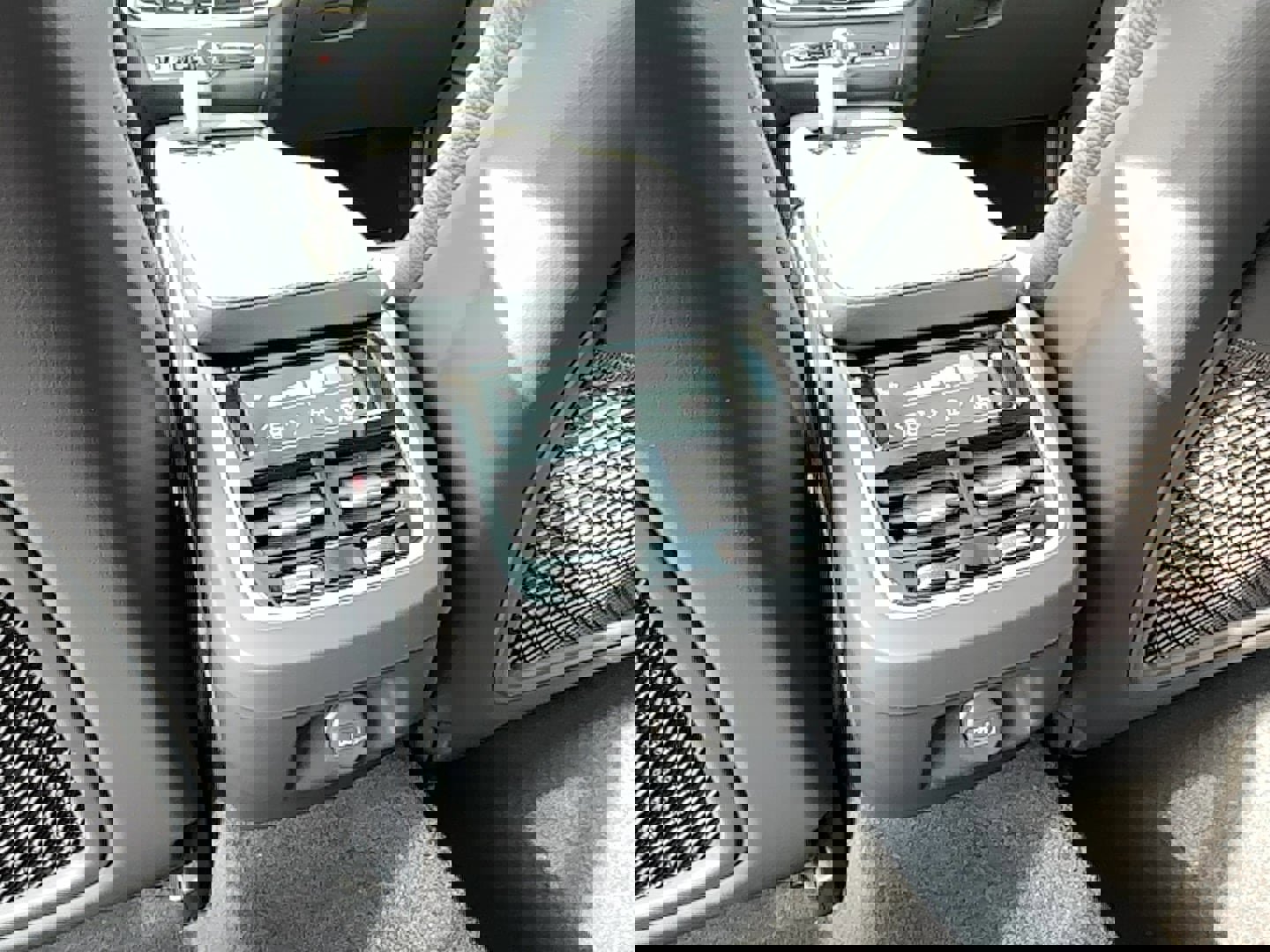 New 2025 Volvo V90 B6 Cross Country Plus w/ Protection Package Premier image 17