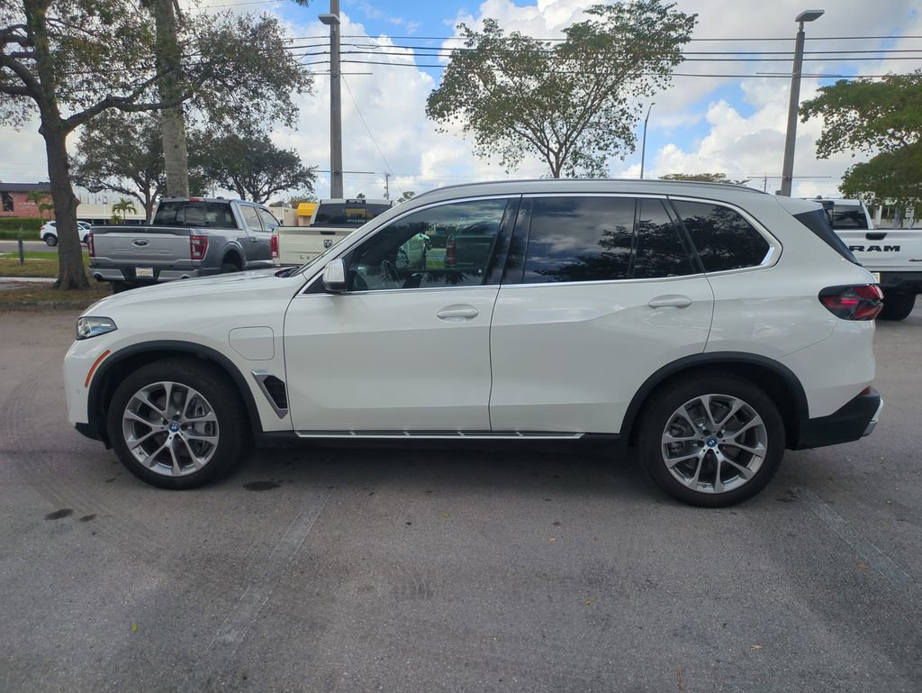 Used 2025 BMW X5 xDrive50e image 9