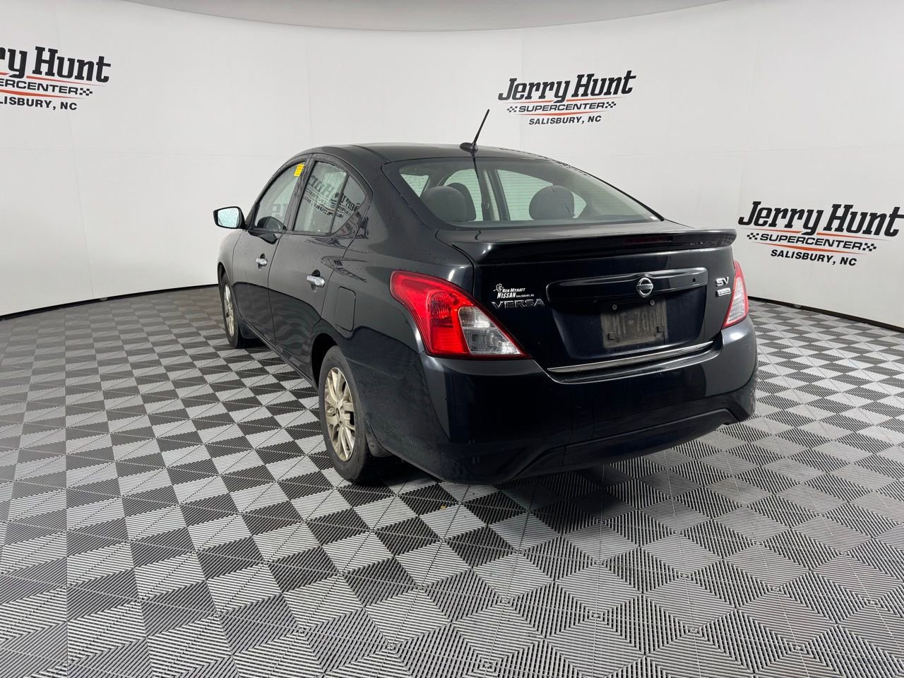Used 2017 Nissan Versa SV w/ SV Special Edition Package image 8