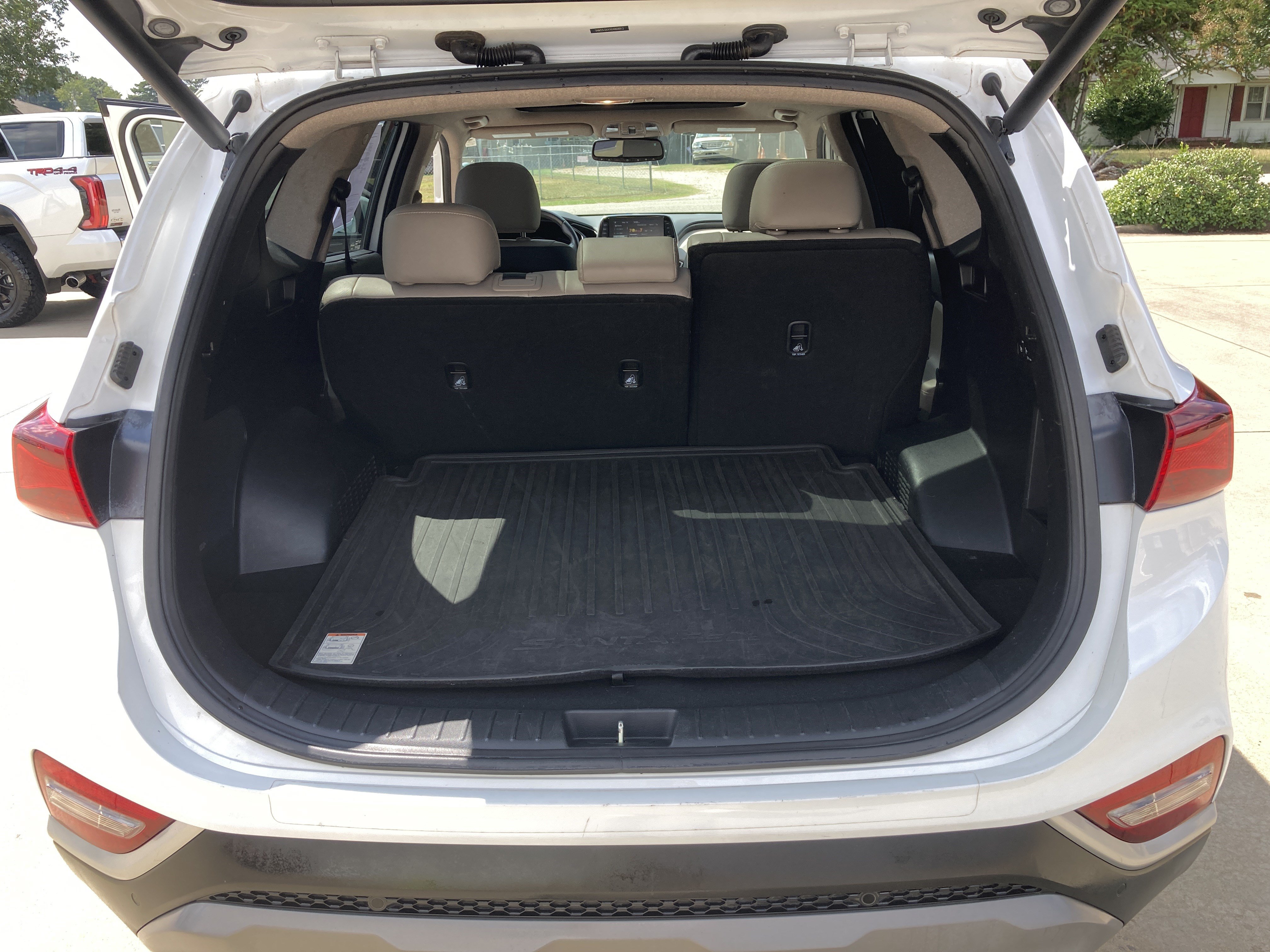 Used 2019 Hyundai Santa Fe FWD image 17