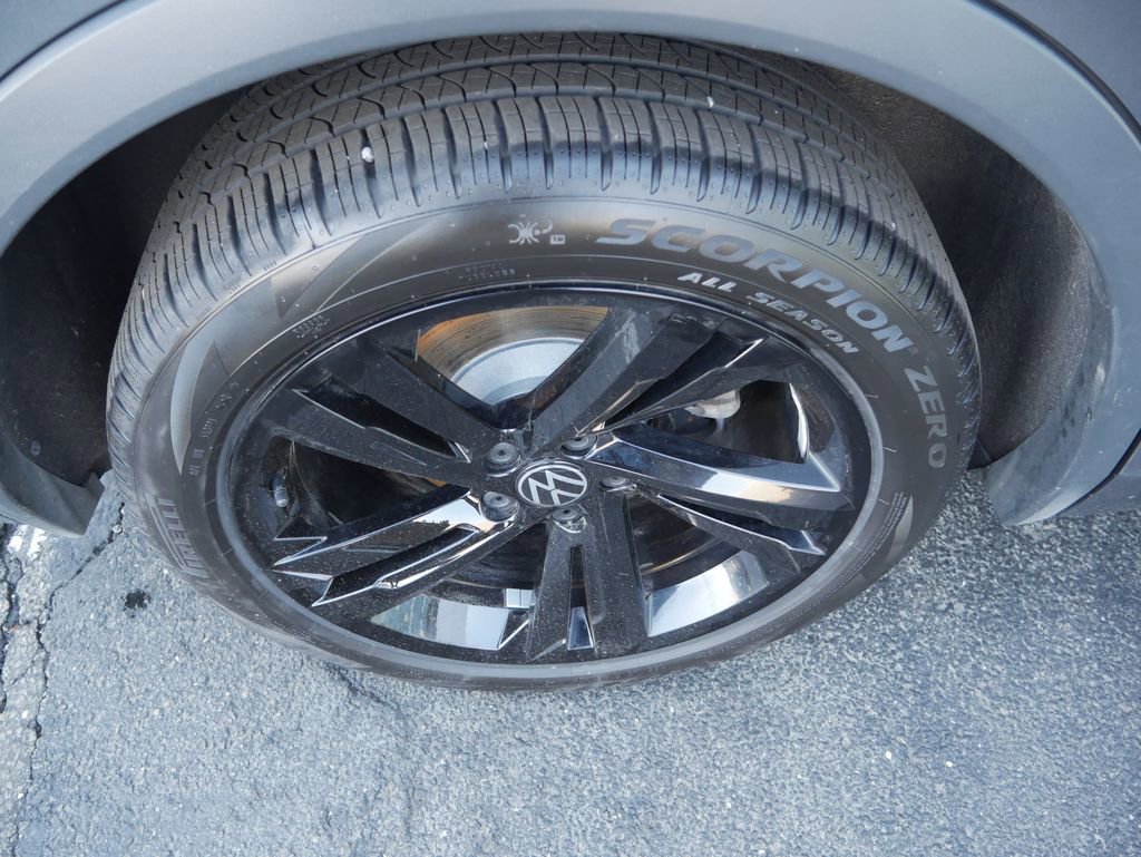 Used 2023 Volkswagen Tiguan SE R-Line image 14