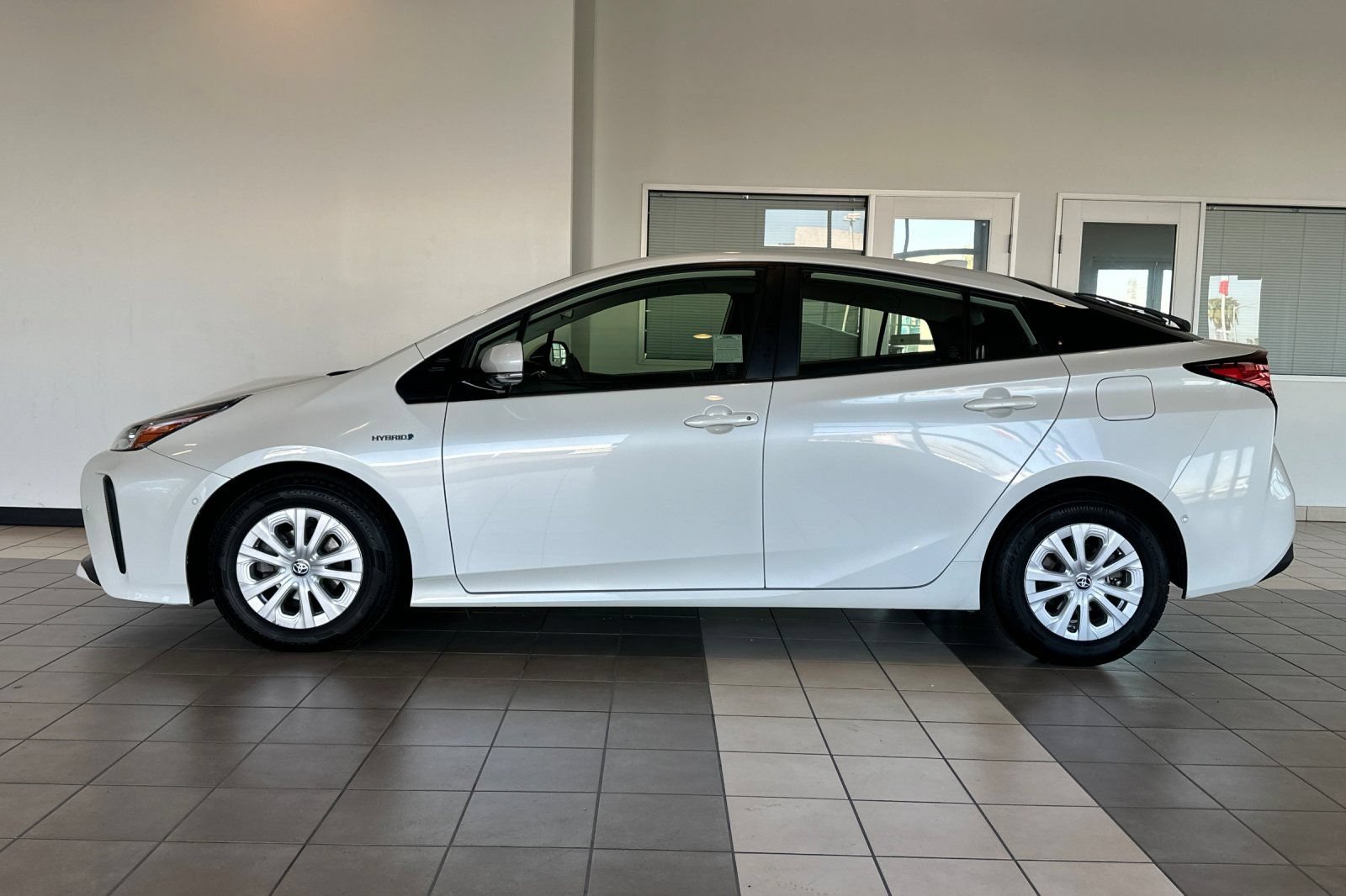 Certified 2020 Toyota Prius LE FWD image 7