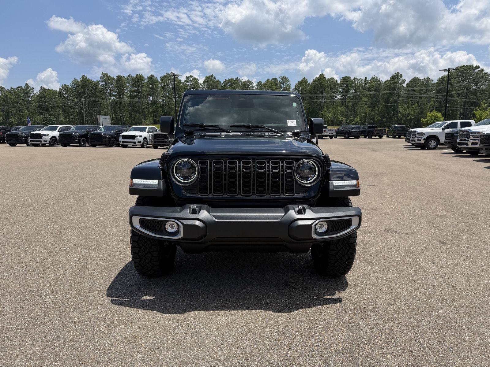 Used 2026 Jeep Gladiator Sport AWD/4WD image 2