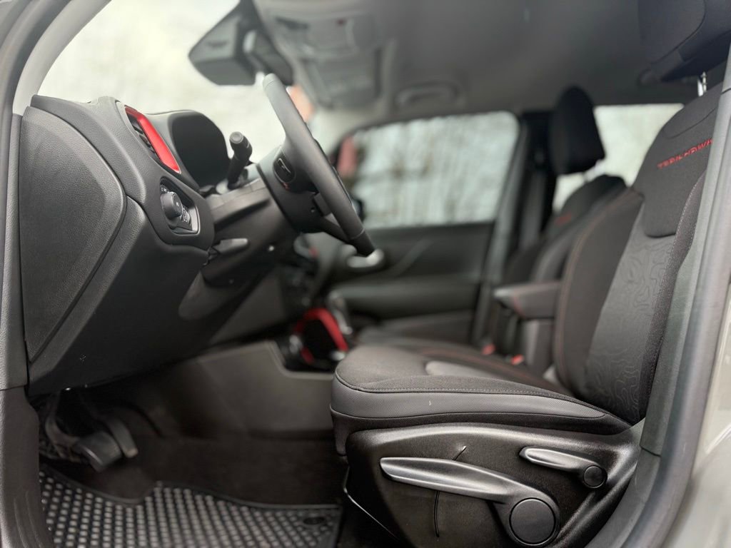 Used 2023 Jeep Renegade Trailhawk image 12