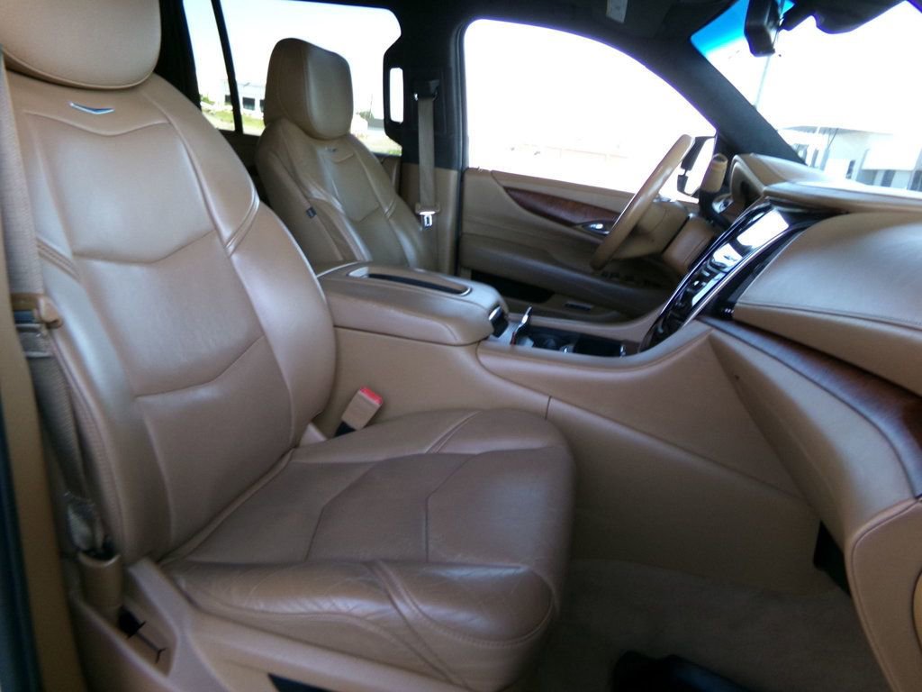 Used 2017 Cadillac Escalade ESV Platinum image 19