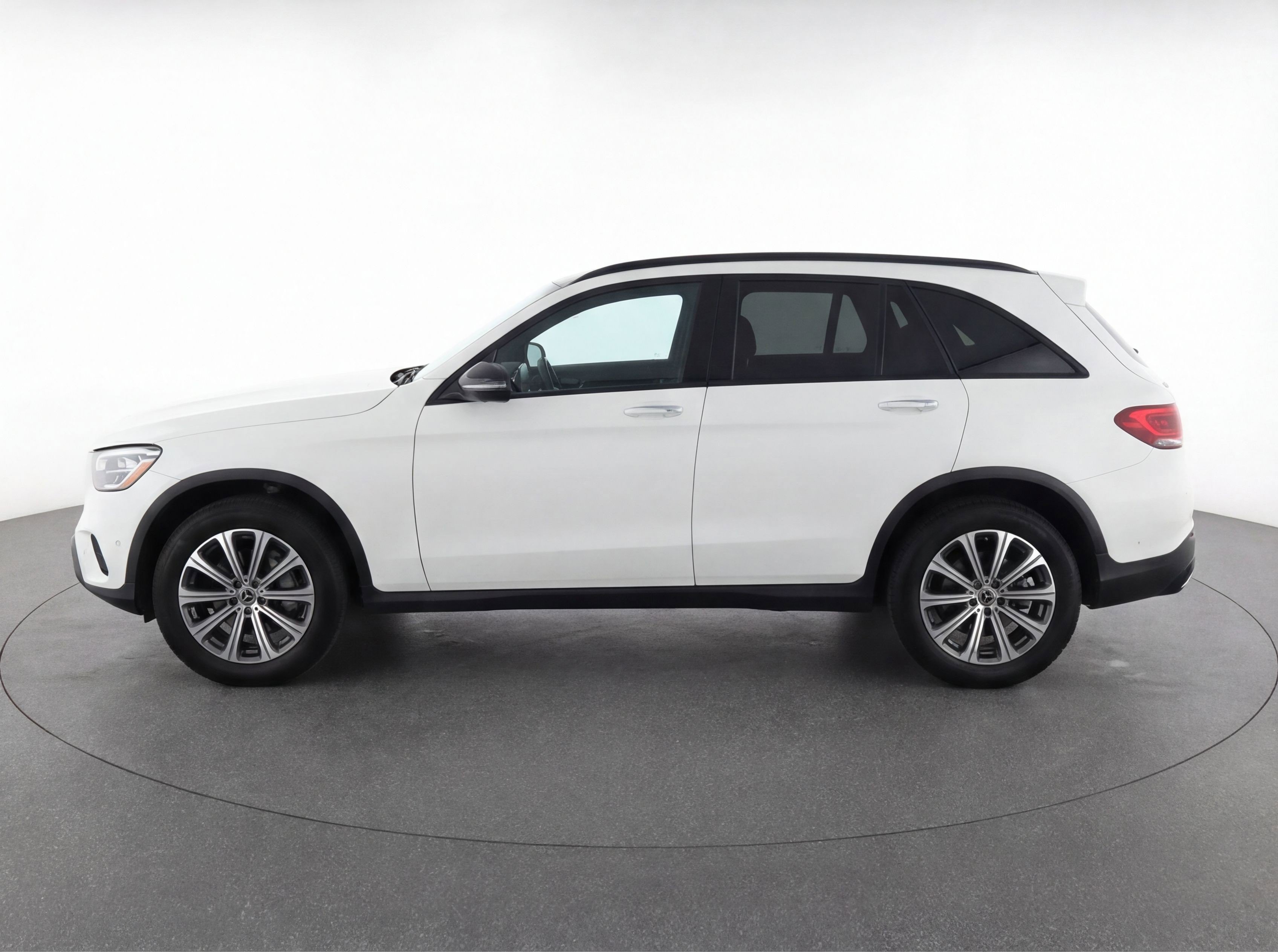 Used 2024 Mercedes-Benz GLC 300 4MATIC image 5
