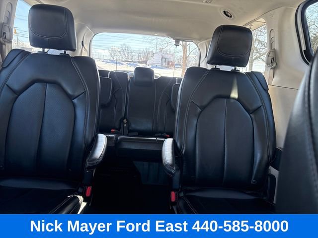 Used 2023 Chrysler Pacifica Touring-L FWD image 19
