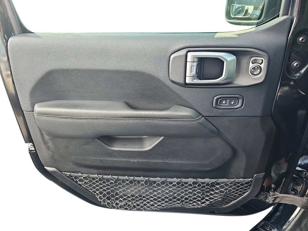 Used 2019 Jeep Wrangler Unlimited Sahara w/ Uconnect 4C Nav & Sound Group AWD/4WD image 26