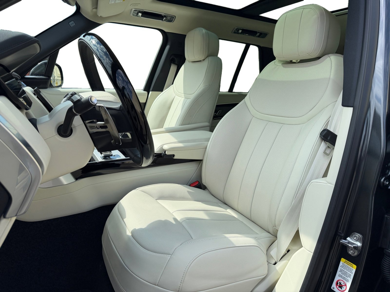 New 2025 Land Rover Range Rover SE image 10