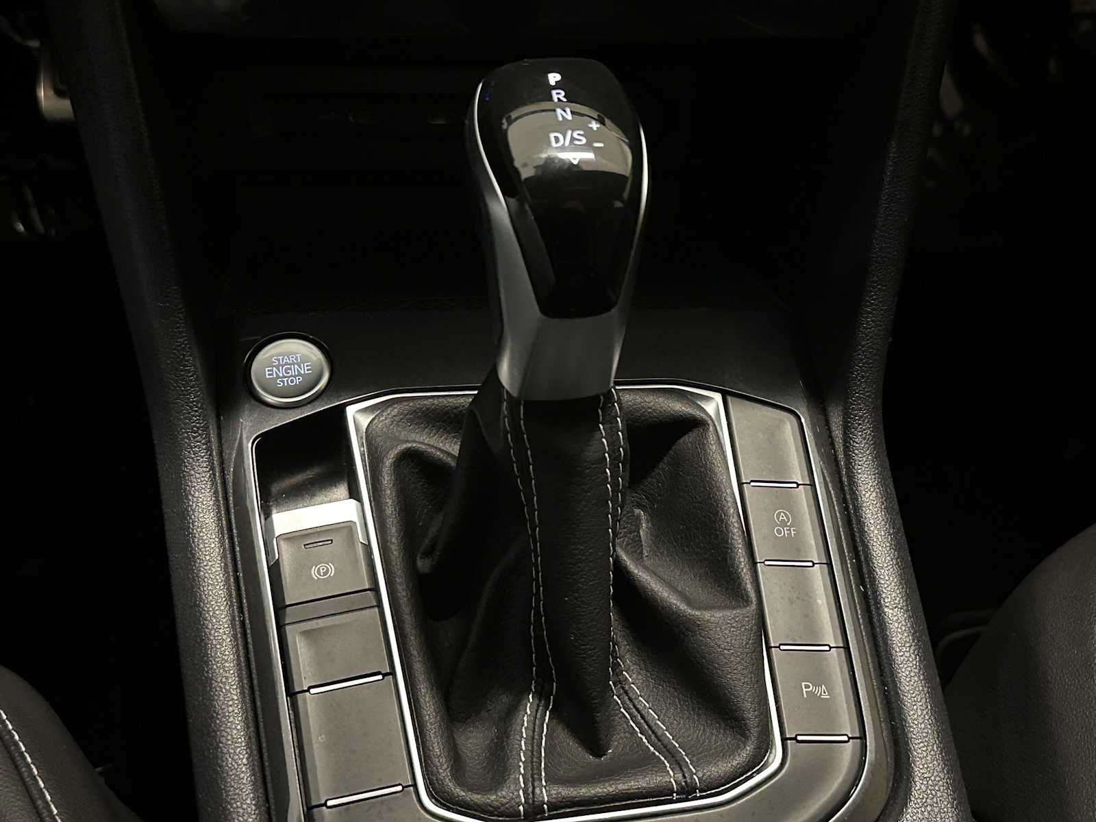 Used 2022 Volkswagen Tiguan SE R-Line AWD/4WD image 16