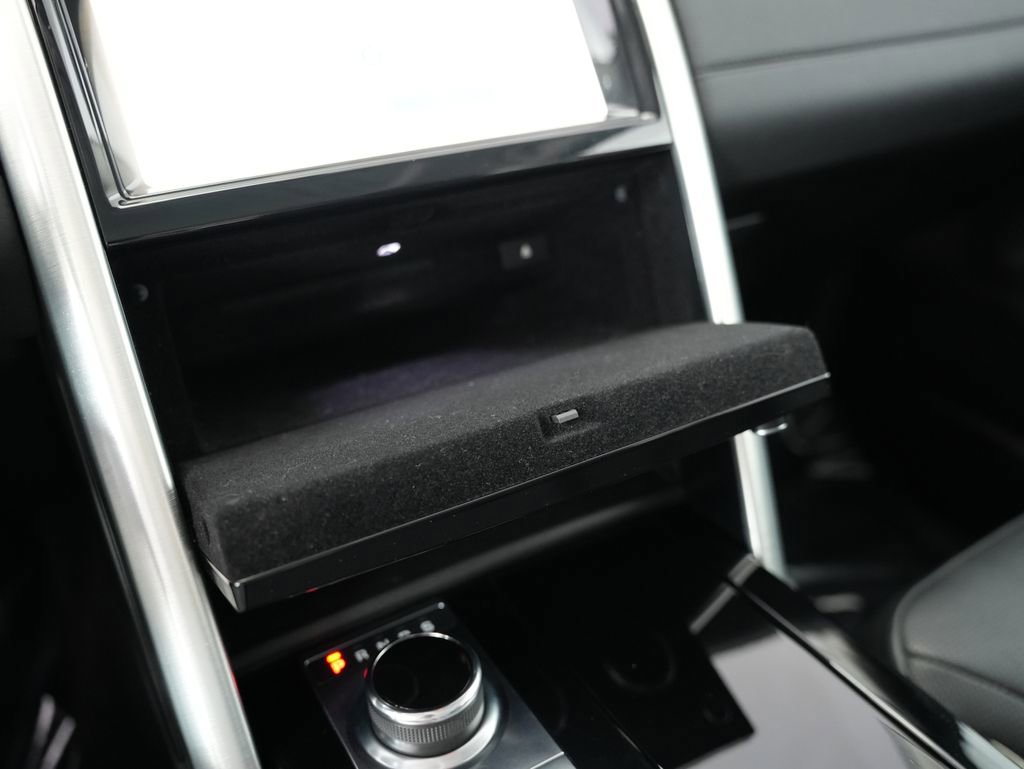 Used 2017 Land Rover Discovery HSE AWD/4WD image 26