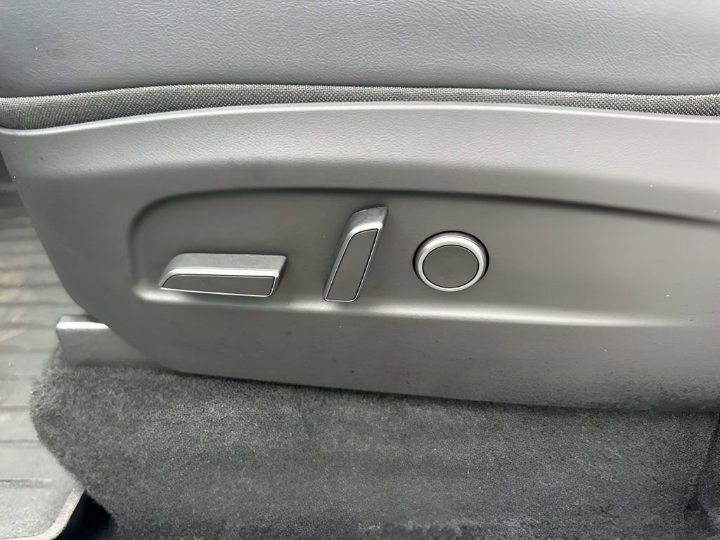 Used 2026 Tesla Model Y Long Range image 10