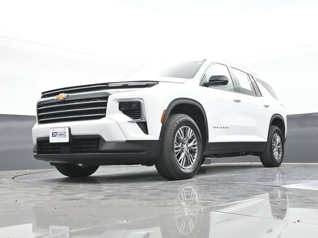 Used 2025 Chevrolet Traverse LT w/ Driver Confidence Package AWD/4WD image 57