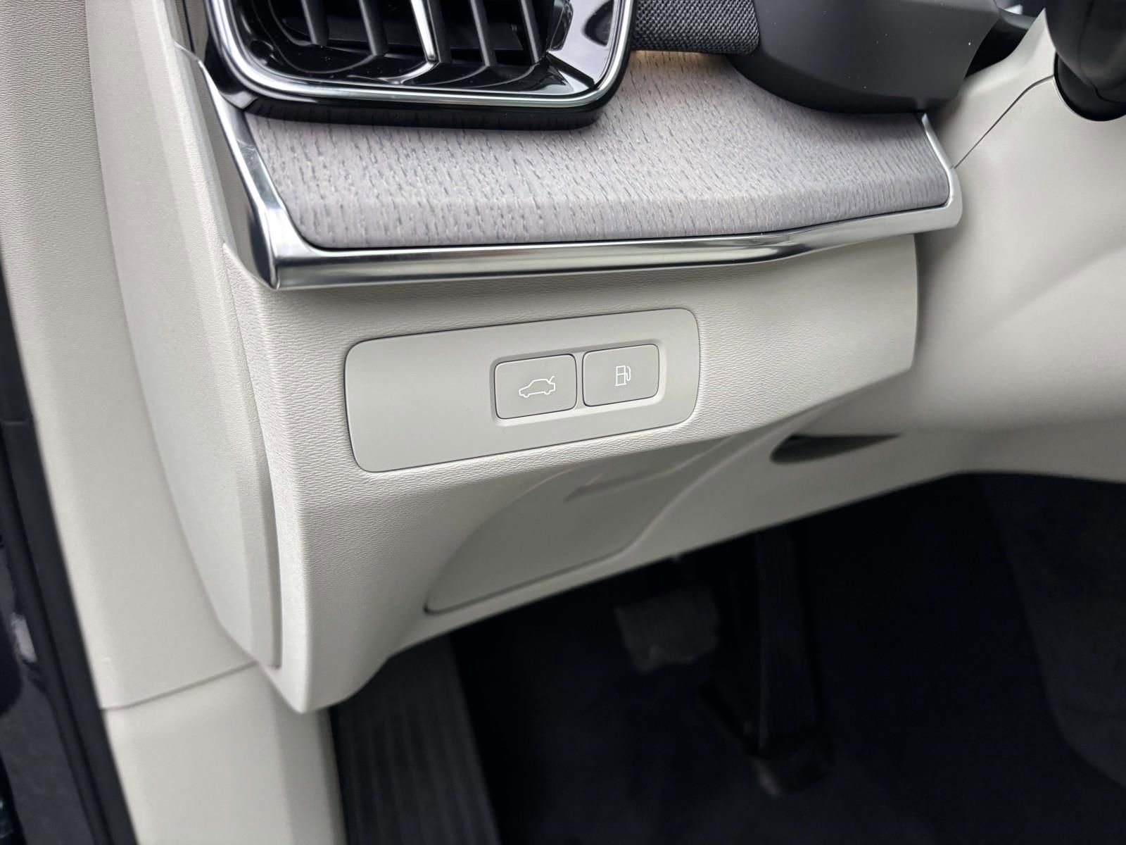 New 2026 Volvo XC90 T8 Ultra w/ Protection Package Premier AWD/4WD image 15