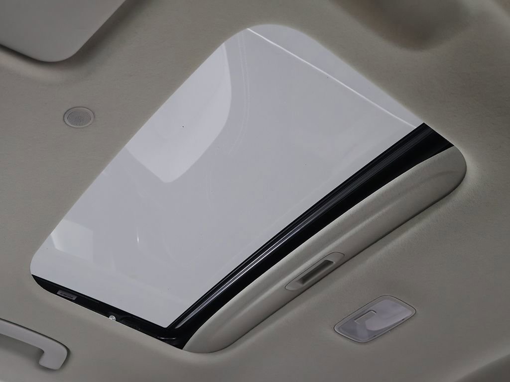 Certified 2024 Hyundai Venue SEL FWD image 17