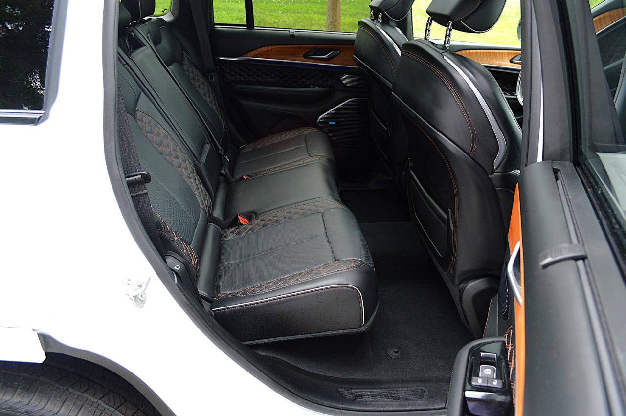 Used 2024 Jeep Grand Cherokee Summit AWD/4WD image 16