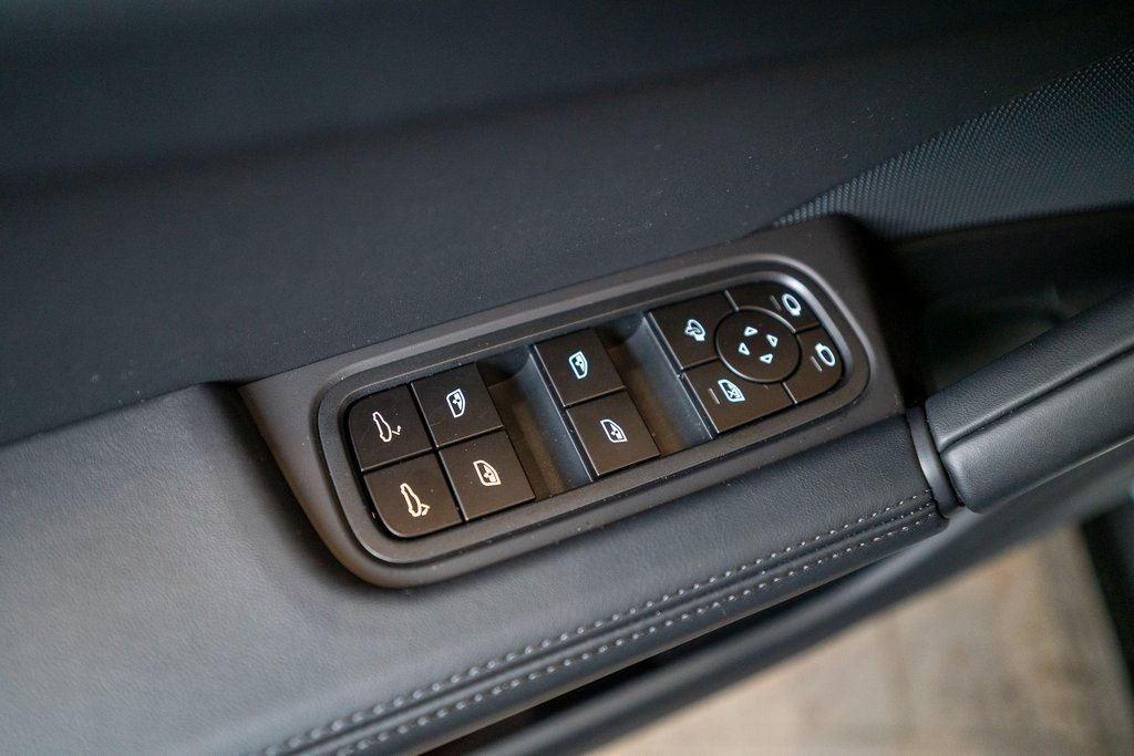 New 2026 Porsche Cayenne GTS image 24