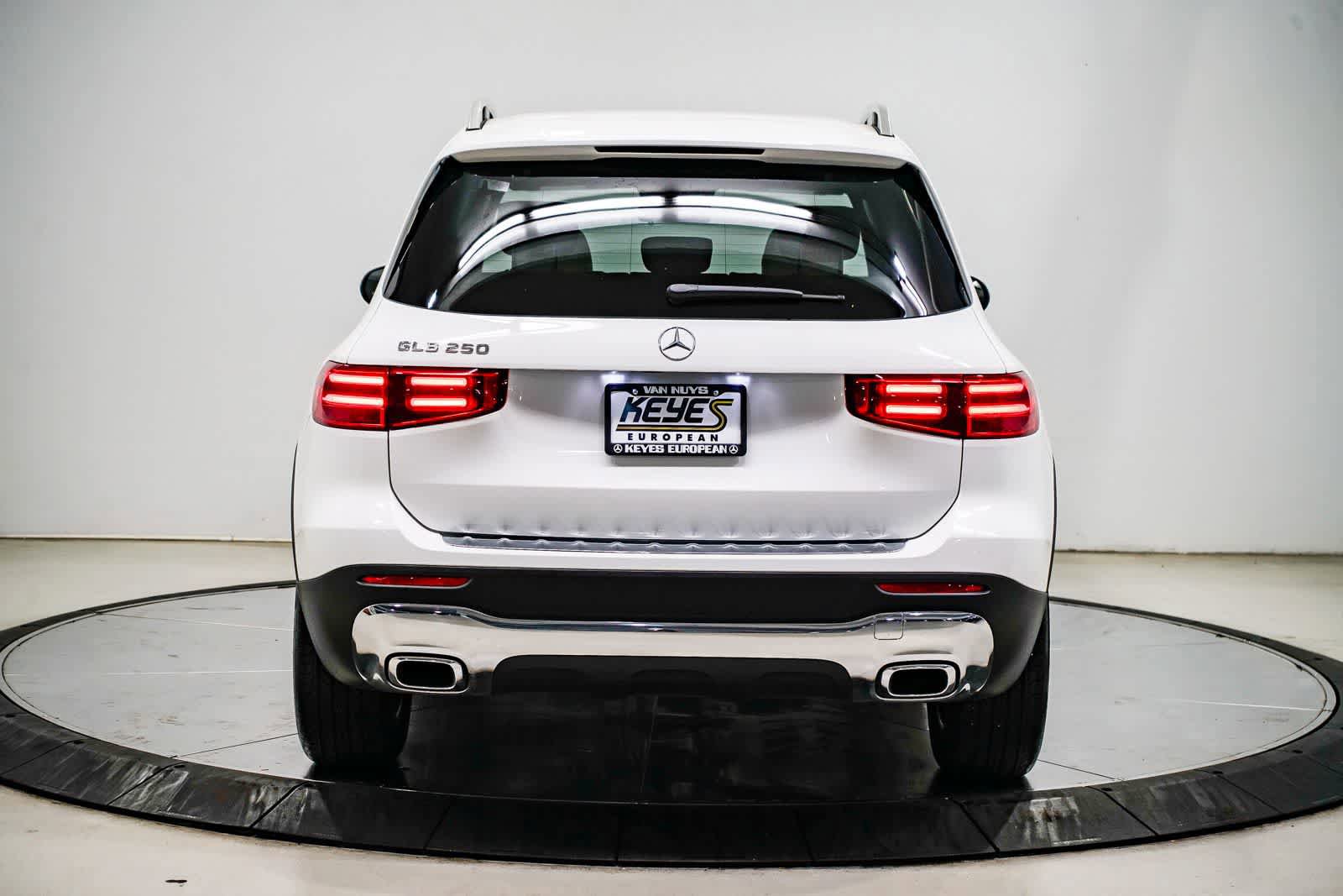 Used 2026 Mercedes-Benz GLB 250 image 3