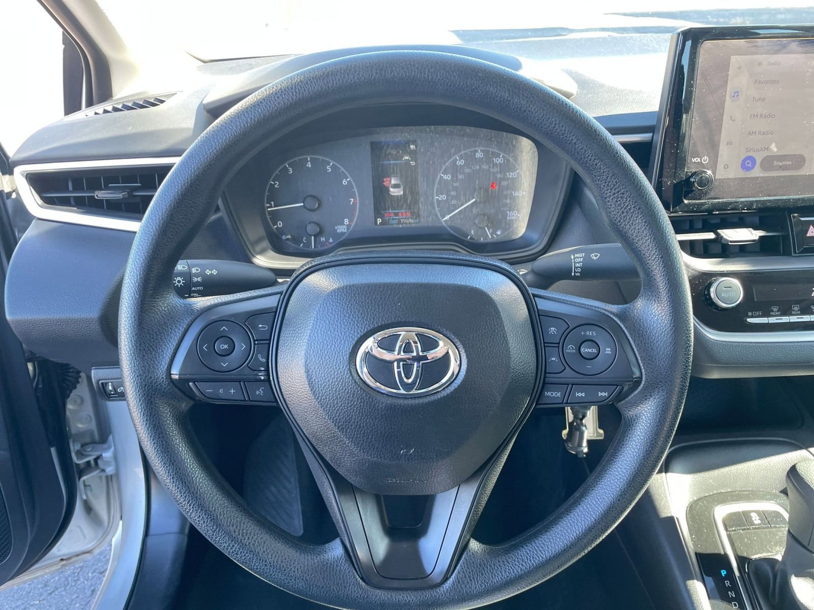 Used 2025 Toyota Corolla LE image 28