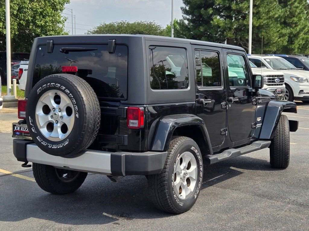 Used 2015 Jeep Wrangler Unlimited Sahara w/ Connectivity Group AWD/4WD image 9