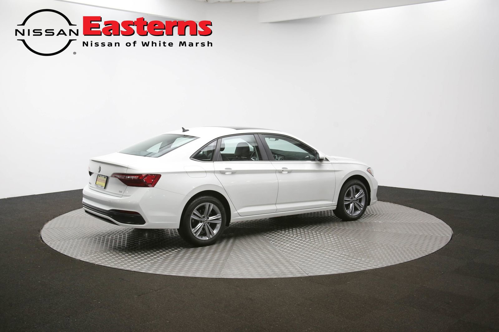 Used 2023 Volkswagen Jetta SE w/ Panoramic Sunroof Package image 40