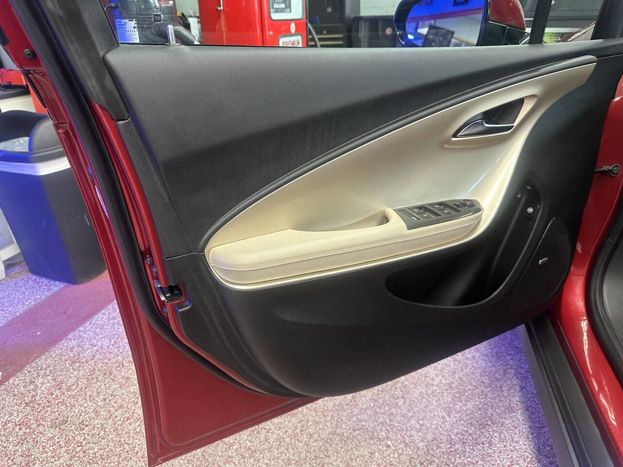 Used 2012 Chevrolet Volt Premium w/ Premium Trim Package image 32