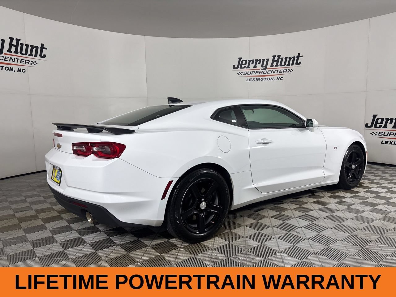 Used 2023 Chevrolet Camaro LT RWD image 5