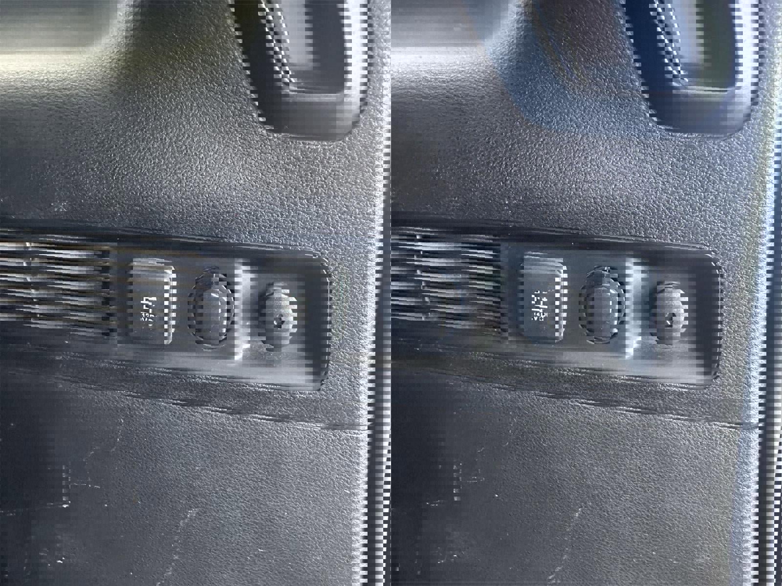 Used 2024 Jeep Wagoneer Series II w/ Flexible Seating Group image 39