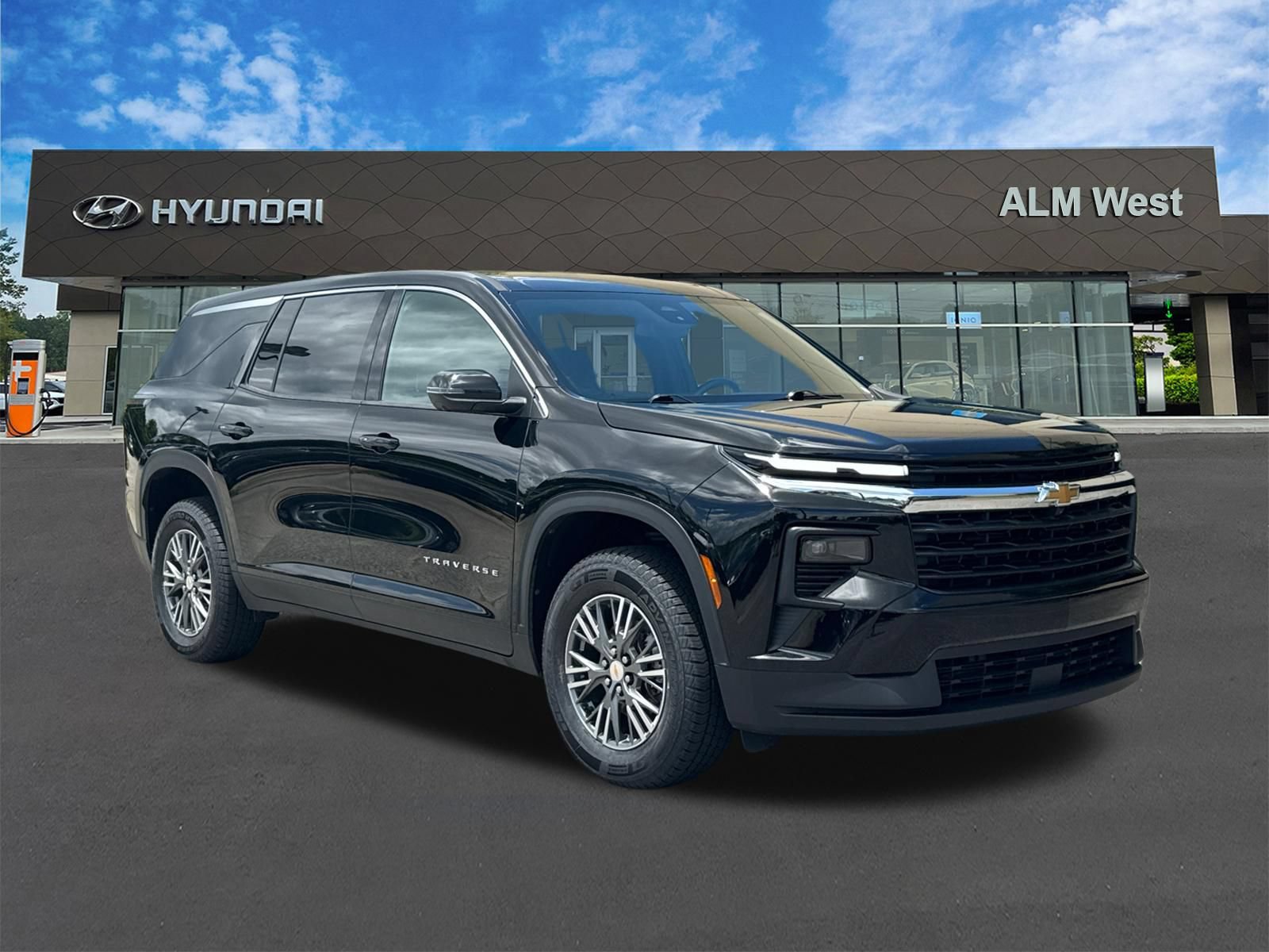 Used 2024 Chevrolet Traverse LS FWD image 3