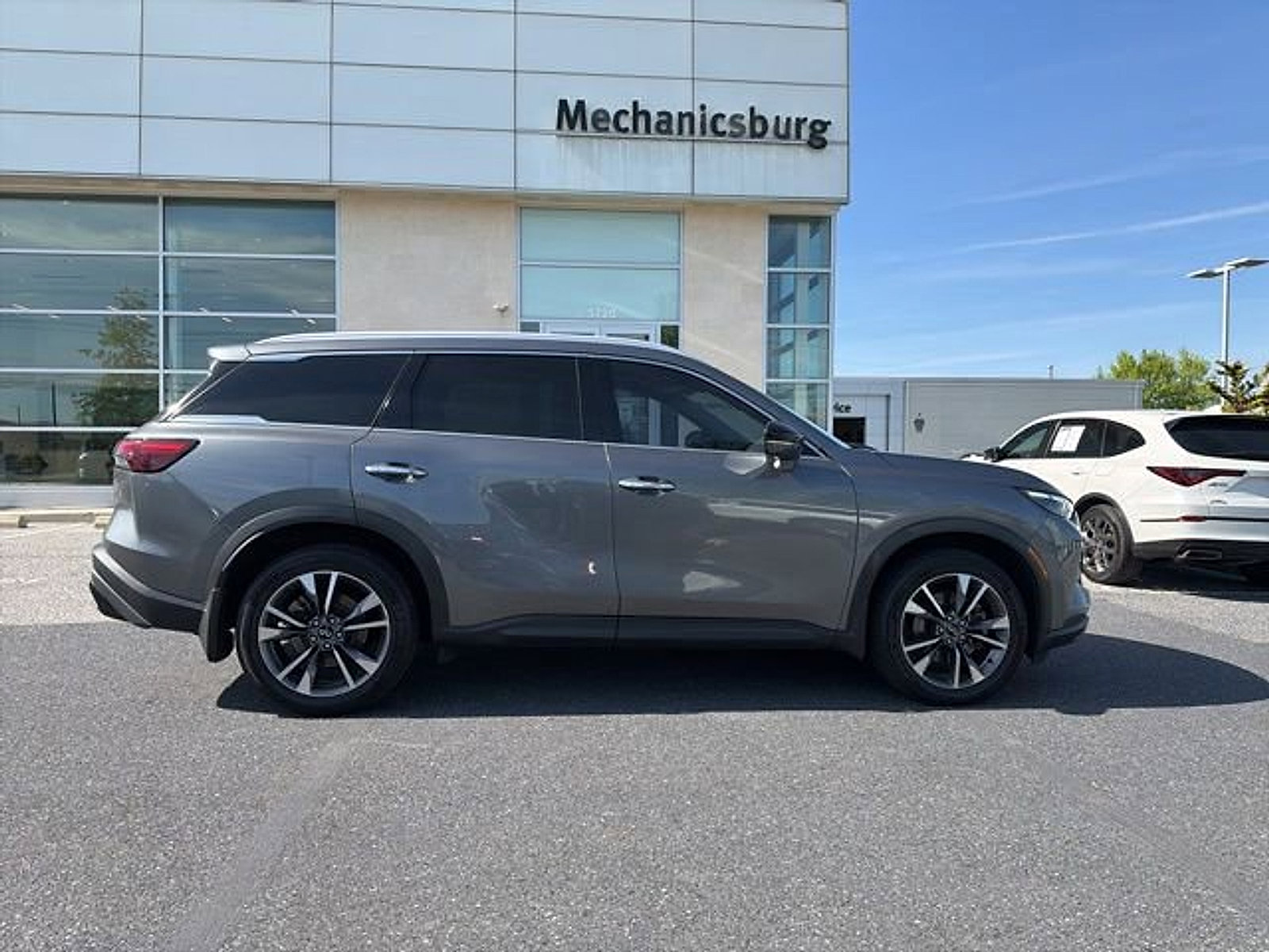 Certified 2023 INFINITI QX60 Luxe w/ Cargo Package AWD/4WD image 9