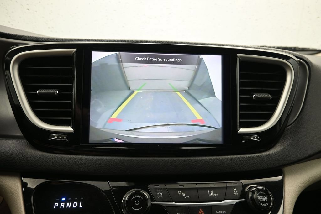 Used 2022 Chrysler Pacifica Touring-L FWD image 16