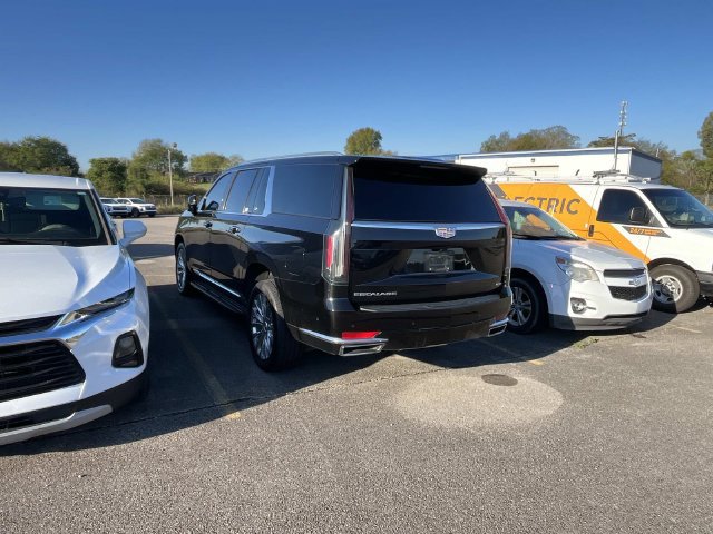 Used 2022 Cadillac Escalade ESV Premium Luxury AWD/4WD image 4