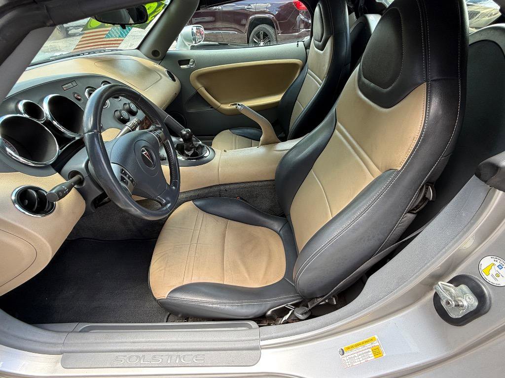 Used 2006 Pontiac Solstice Convertible w/ Premium Package image 9