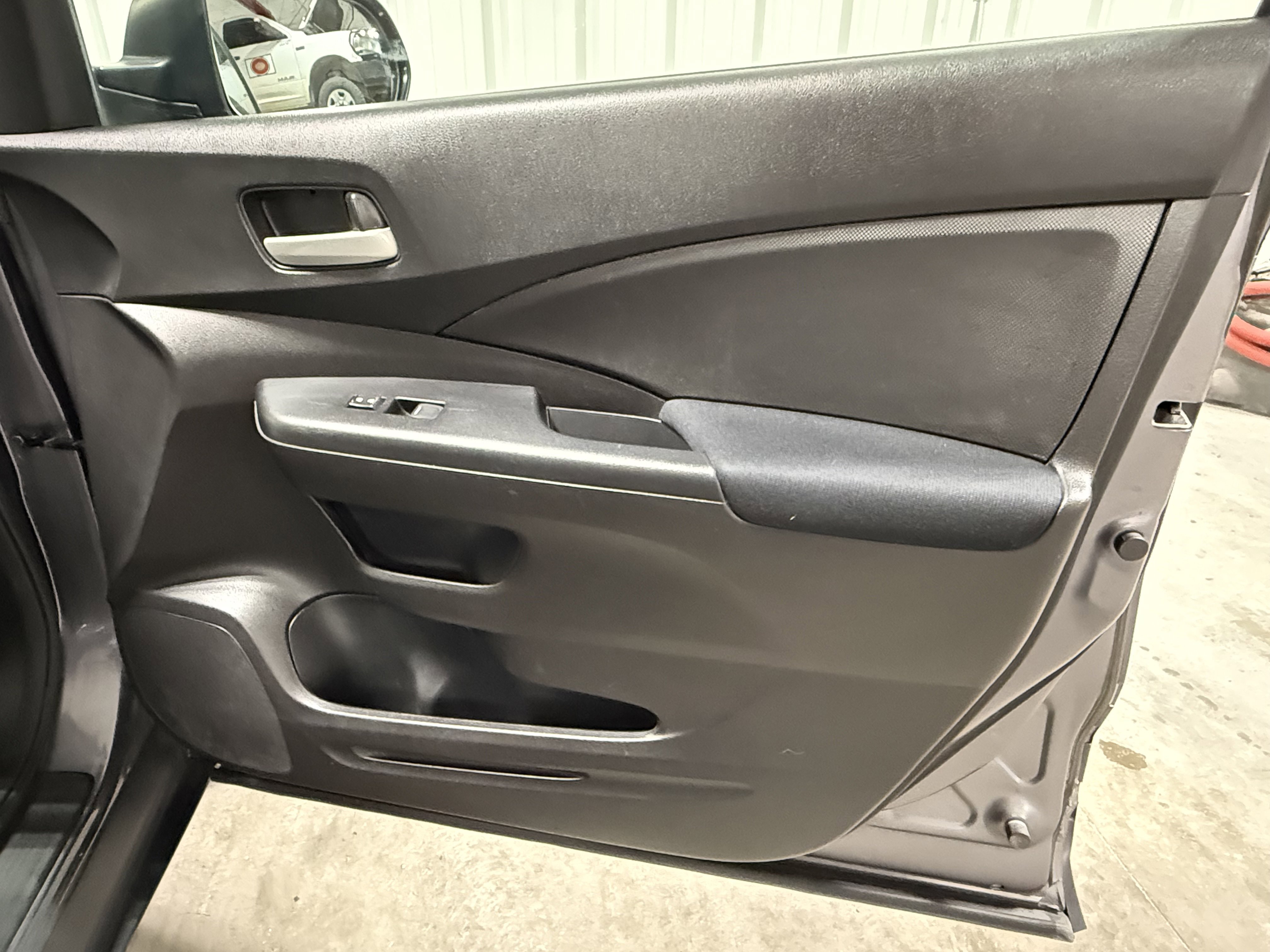 Used 2016 Honda CR-V LX image 9