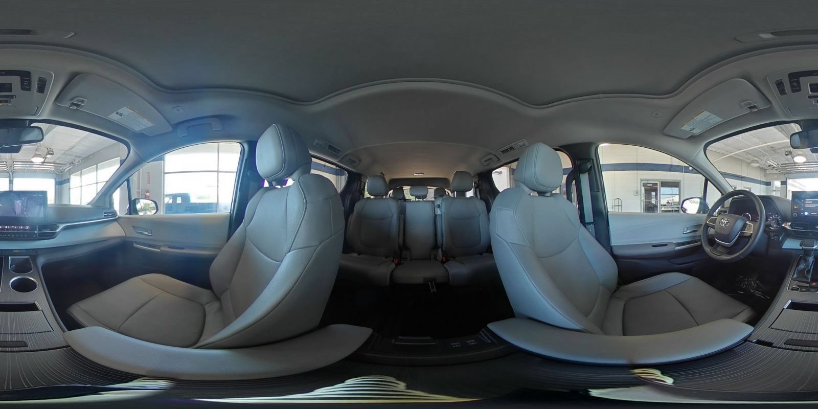Used 2025 Toyota Sienna XLE FWD image 44