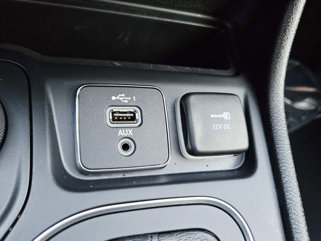 Used 2021 Jeep Cherokee Latitude image 29