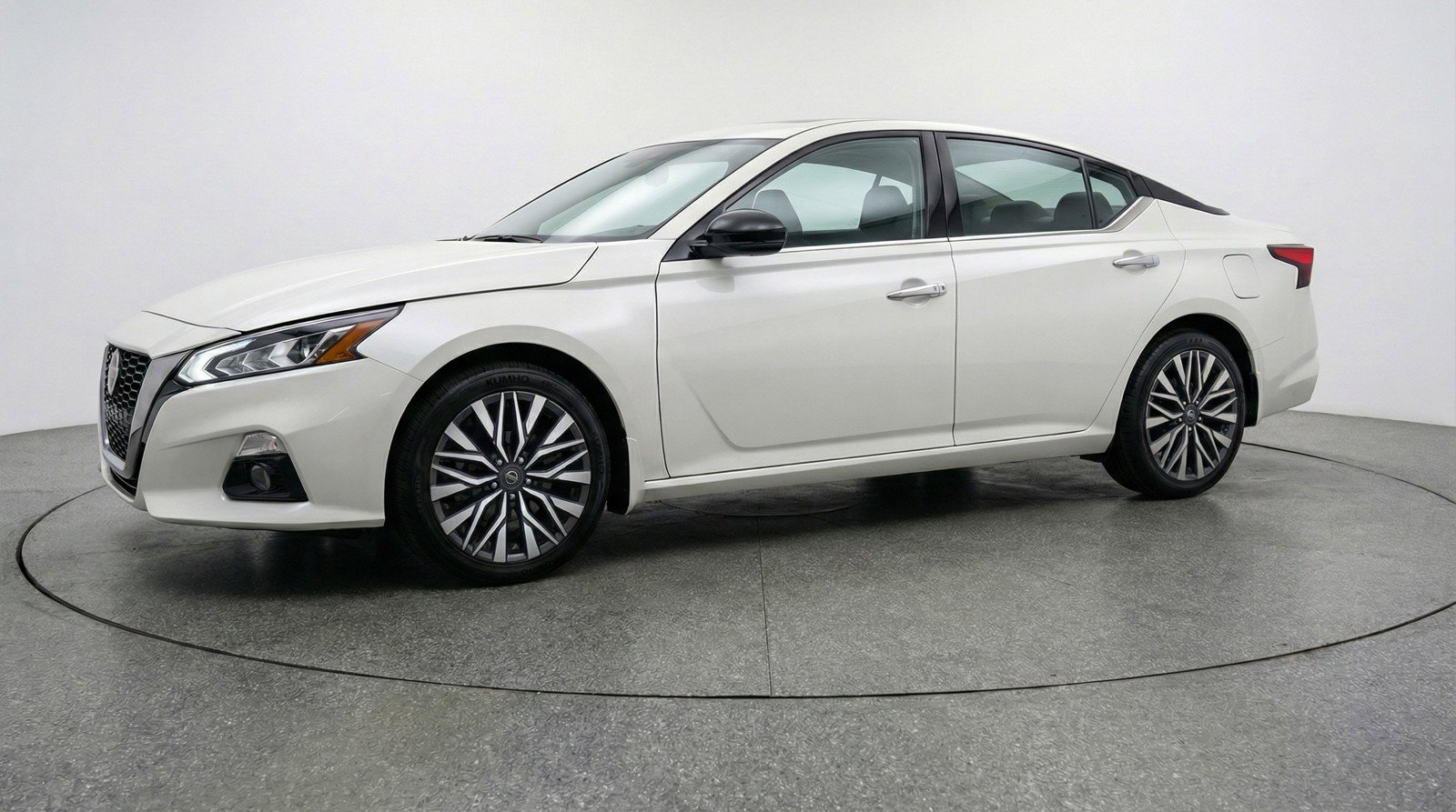 Used 2025 Nissan Altima 2.5 SV image 3