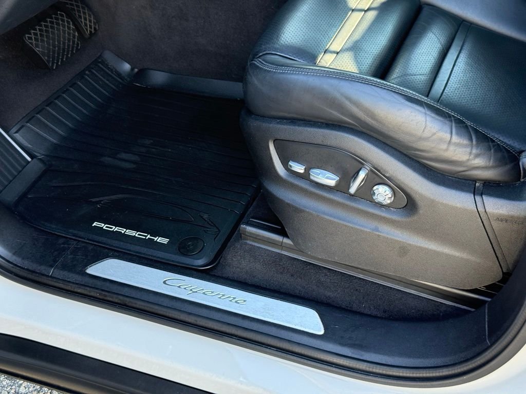 Used 2021 Porsche Cayenne AWD/4WD image 25