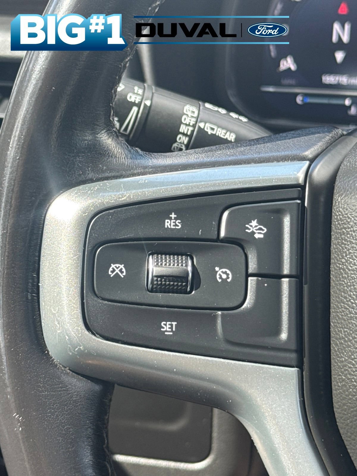 Used 2022 Chevrolet Suburban LT RWD image 8