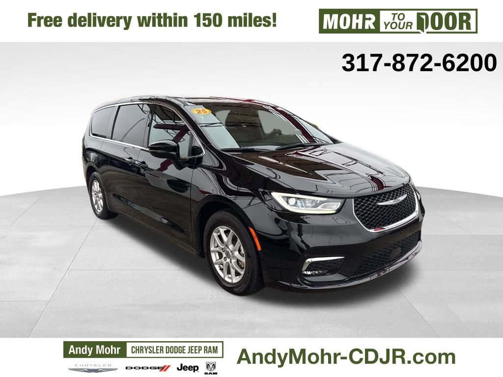 Used 2025 Chrysler Pacifica Select