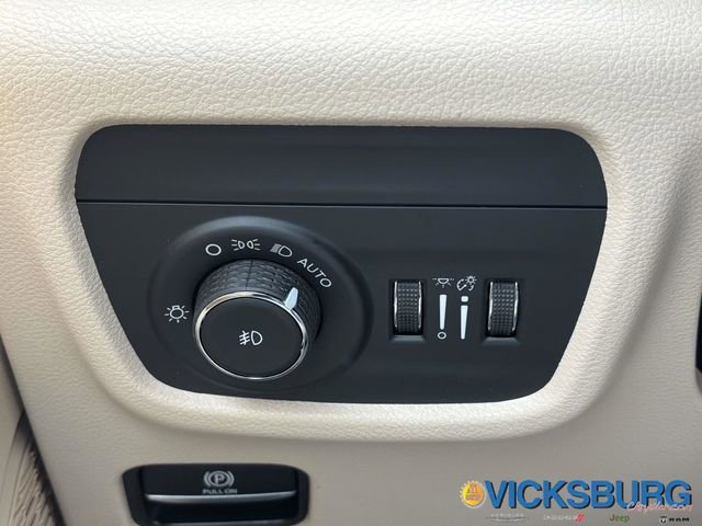 New 2025 Jeep Grand Cherokee Limited w/ Trailer Tow Package image 15