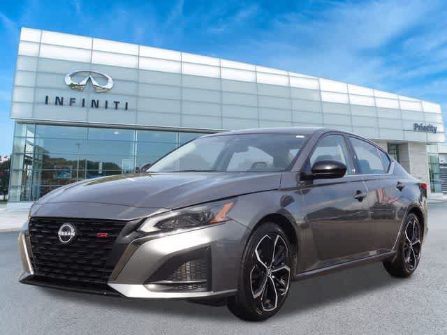 Used 2023 Nissan Altima 2.5 SR FWD image 1